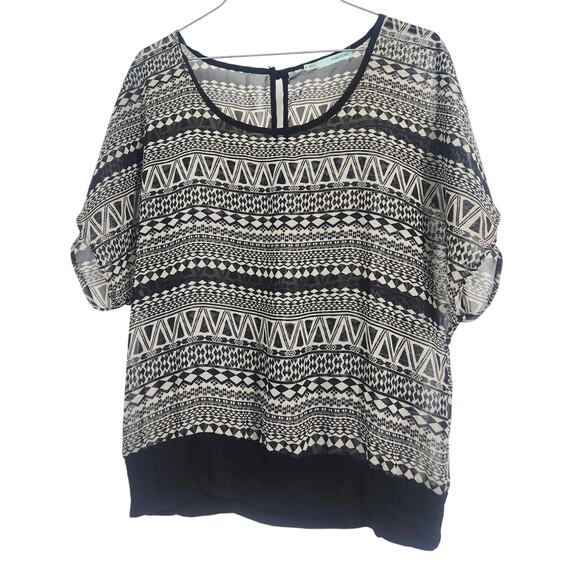 Maurices Short Sleeve Aztec Top Womens Size Small S - Picture 1 of 3